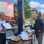 cumhurbaskani-erdogan-in-zaferini-25-kilo-baklava-dagitarak-kutladi