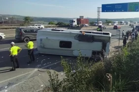 d-100-de-iscileri-tasiyan-midibus-tira-carpti-13-15980986_1799_amp