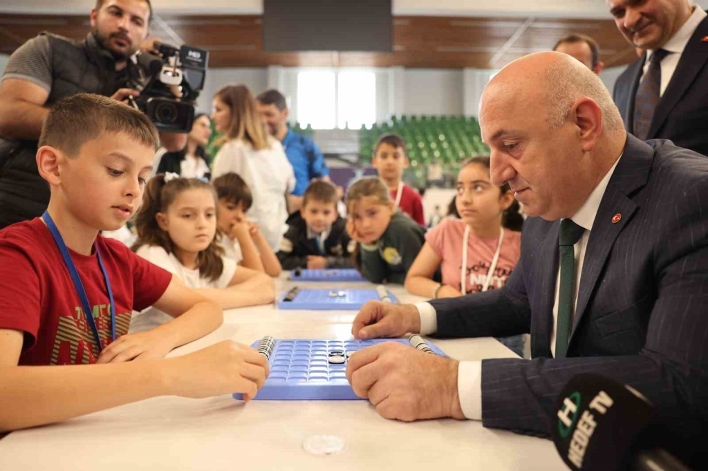 Darıca ’da 4. Akıl ve Zeka Oyunları Turnuvası başladı