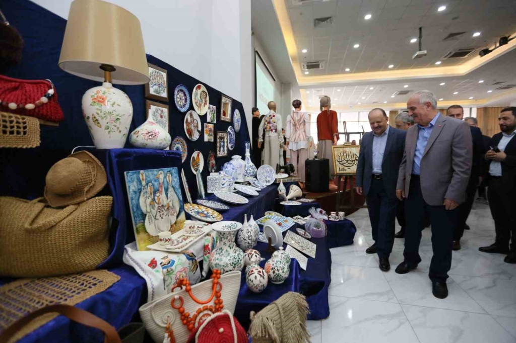 Derince ’de kursiyerlerin el emeği ürünleri görücüye çıktı