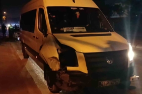 "Dur" ihtarına uymayan alkollü minibüs sürücüsü polisi peşine taktı