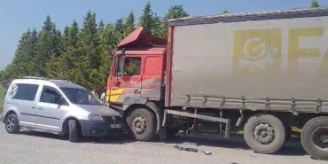 Hafif ticari araç ile kamyon çarpıştı: 1 yaralı