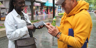 Her gören Afrikalı zannediyor, gerçeği öğrenince şaşkına dönüyor