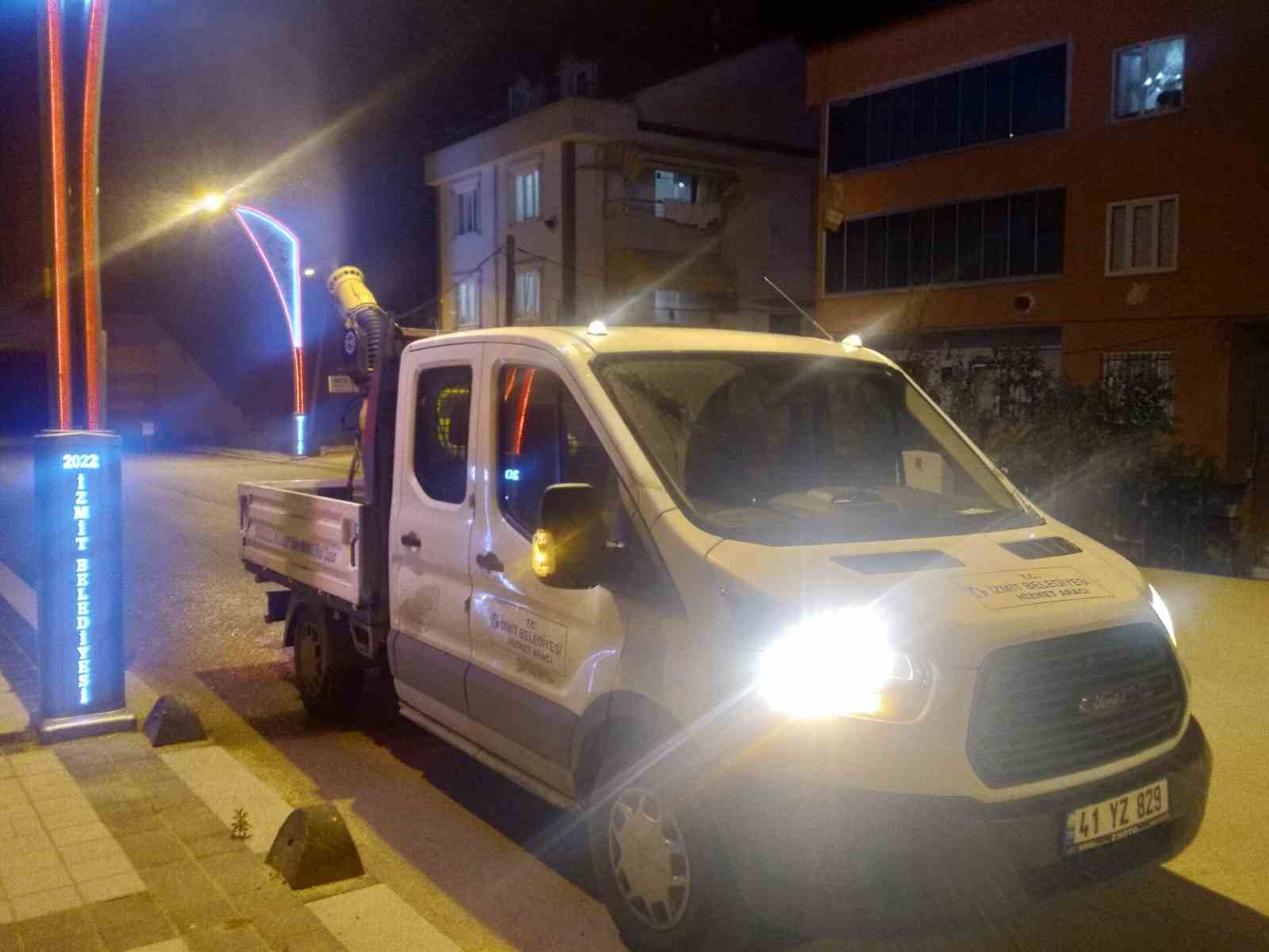 İzmit ’te sokaklar ilaçlanıyor