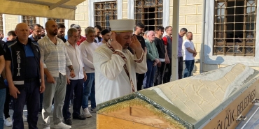 Kalbinden bıçaklanarak öldürülmüştü, son yolculuğuna uğurlandı