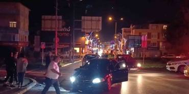 Kavşakta yaşanan kaza trafiği kilitledi