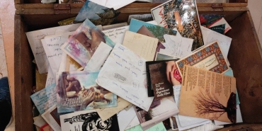 Kitapların arasında kalmış hatıralar bu bavulda saklanıyor