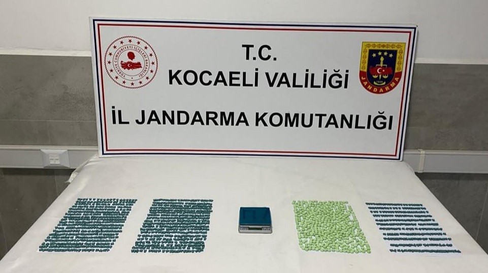 Kocaeli ’de bir iş yerinde bin 678 tane uyuşturucu hap ele geçirildi