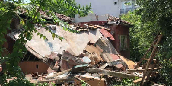 Kocaeli’de metruk ev çöktü: 2 kişi hayatını kaybetti