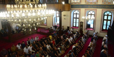 Kocaeli ’de vatandaşlar bayram namazı için camileri doldurdu