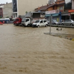 kocaeli-de-yagmur-caddeleri-gole-cevirdi
