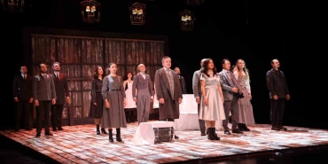 Kocaeli Şehir Tiyatrolarının ödüllü oyunu İstanbul ’da ünlü geçidine sahne oldu