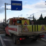kontrolden-cikan-otomobil-bariyere-carpti-4-yarali