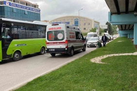 Koşarak karşıya geçen yaya otomobilin aynasına çarpıp yaralandı