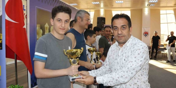 Kurtuluş Kupası Satranç Turnuvasında kıyasıya mücadele