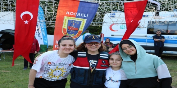 Kuruluş yıl dönümlerini çocuklarla kutladılar