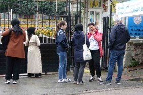 LGS adayları içerde aileleri dışarıda ter döküyor