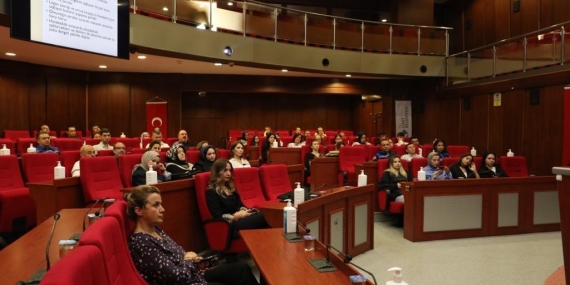 Masa başı çalışan personele ergonomi eğitimi