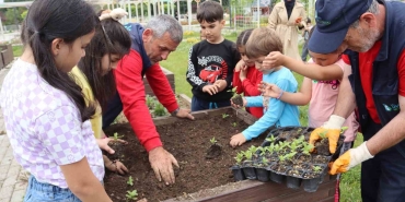 Minikler ekolojik yaşam hakkında bilgileniyor