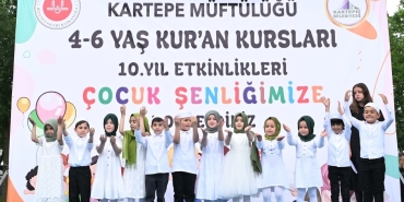 Minikler okudukları sure ve ilahilerle gönülleri fethetti
