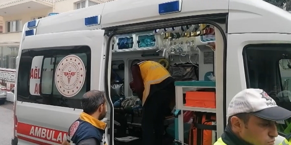 Motosiklet çalan hırsızı tekmeyle durdurdu