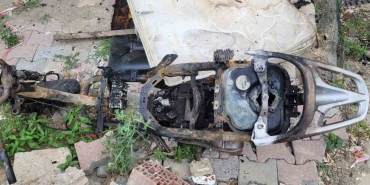 Motosikletten çıkan kıvılcım önce benzini tutuşturdu, sonra hurda deposuna sıçradı