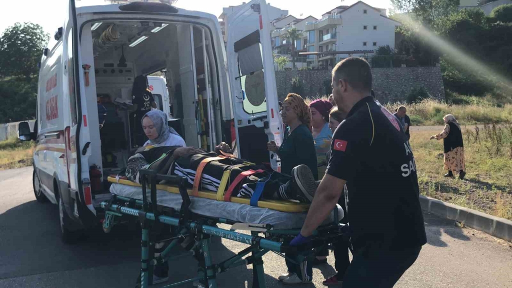 Otomobile 8 kişi binip dehşeti yaşadılar: 1 ’i ağır 5 yaralı