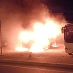 park-halindeki-servis-midibusu-alev-topuna-dondu