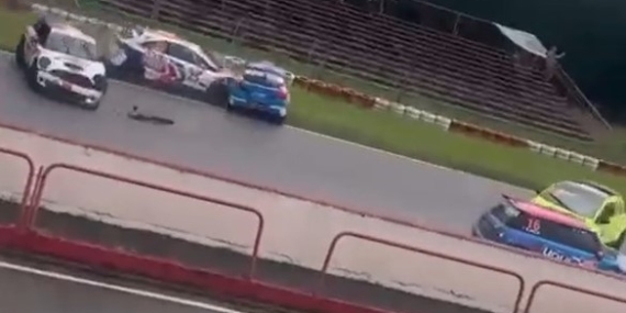 Pist Şampiyonası’nda yürekleri ağza getiren kaza