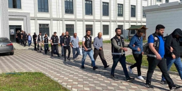 Rüşvet ve dolandırıcılık suçlarından yakalanmışlardı: 18 tüccar ile kurum çalışanı adliyede