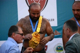 Seka Park Altın Kemer Yağlı Güreşleri ’nde başpehlivan Orhan Okulu oldu