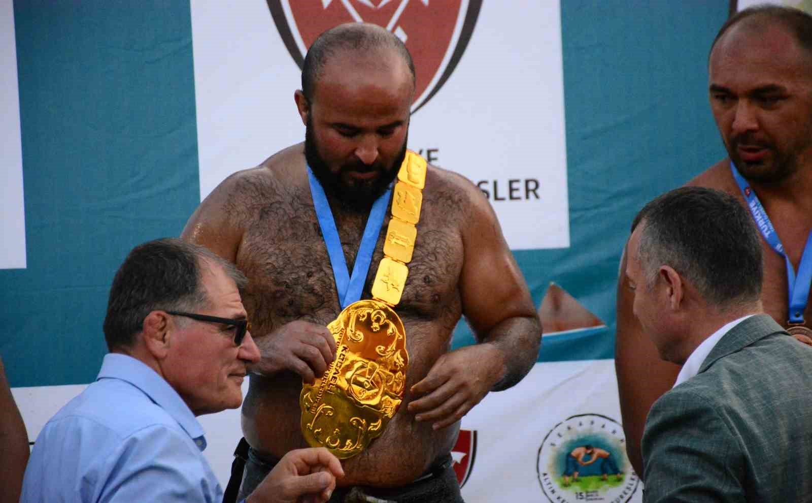 Seka Park Altın Kemer Yağlı Güreşleri ’nde başpehlivan Orhan Okulu oldu