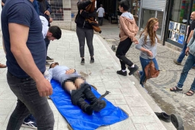 Sokak ortasında bıçaklı kavga: 2 yaralı
