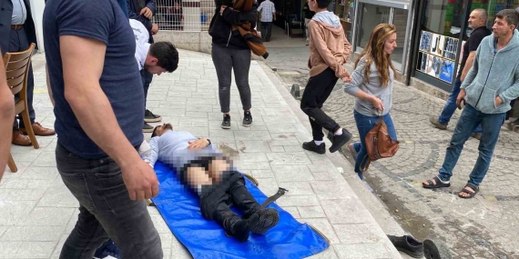 Sokak ortasında bıçaklı kavga: 2 yaralı