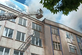 Tadilat yapılan çatı alevlere teslim oldu: O anlar kamerada