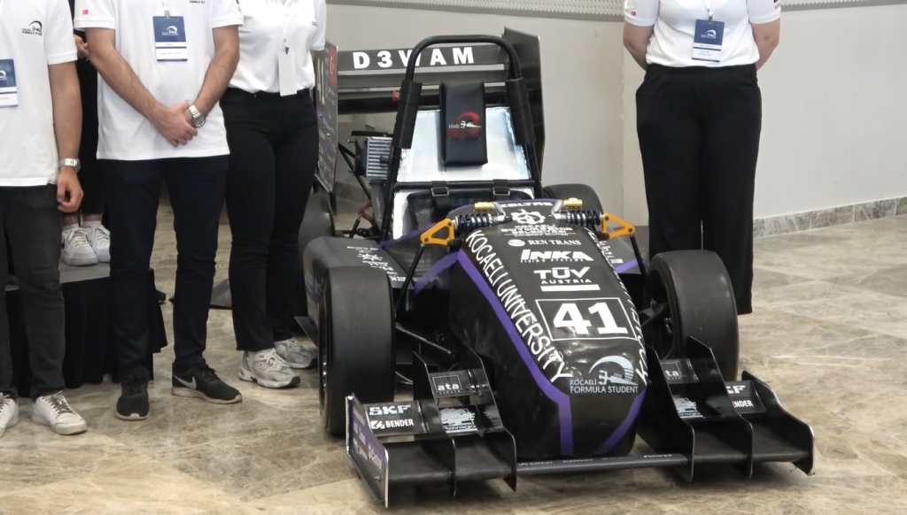 Tesla sponsor oldu, Türkiye ’de ilk kez turbo içten yanmalı  ’Formula ’ araç ürettiler