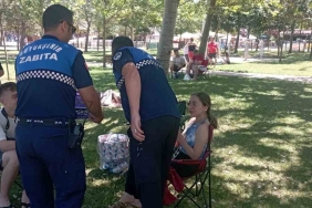 Vatandaşlara çikolata ikramı