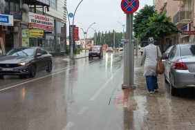 Yağmura yakalanmak istemeyen vatandaşlar hafta sonunu evde geçiriyor