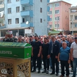 yeni-tasindigi-evin-camini-silerken-dusup-hayatini-kaybetmisti-son-yolculuguna-ugurlandi