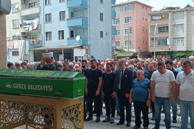 Yeni taşındığı evin camını silerken düşüp hayatını kaybetmişti, son yolculuğuna uğurlandı