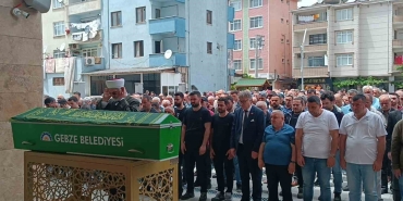 Yeni taşındığı evin camını silerken düşüp hayatını kaybetmişti, son yolculuğuna uğurlandı