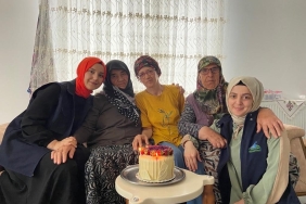79 yaşına giren Pambuk ninenin ilk kez doğum günü kutlandı