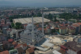 Altı otopark, üstü meydan