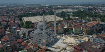Altı otopark, üstü meydan