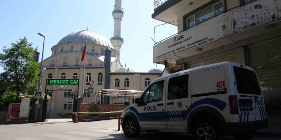 Av tüfeğini doğrulttuğu kişiye bağırarak dehşeti yaşattı, o anlar kameraya yansıdı