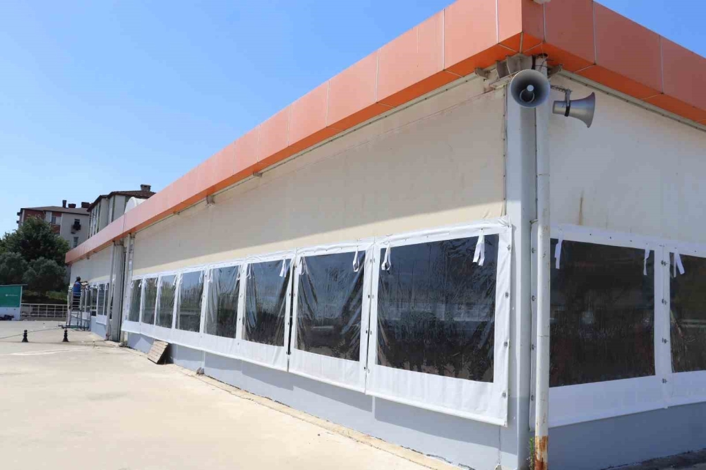 Ayazma Kapalı Pazar Alanı ’nın brandaları yenilendi