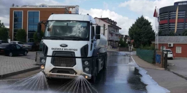 Başiskele ’de yollar ve kaldırımlar temizleniyor