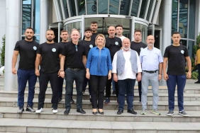 Başkan Hürriyet, İzmitli pehlivanları Kırkpınar ’a uğurladı