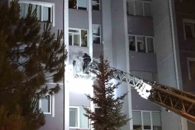 Çilingir kapıyı açamayınca iş itfaiyeye düştü: Pencereden girerek kapıyı açtılar