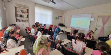 Darıcalılar yaz tatilini hem eğlenerek hem de öğrenerek geçiriyor